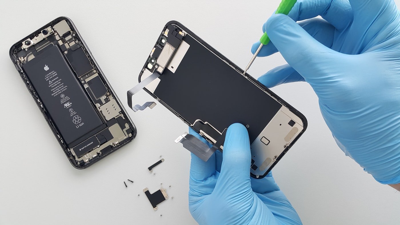 Mobile Screen Repair Slot